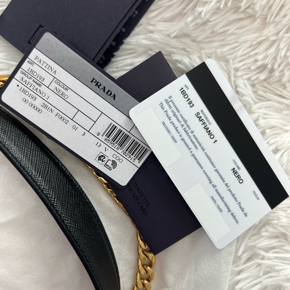 PRADA Saffiano Flap Shoulder Bag in black. - Picture 4 of 14